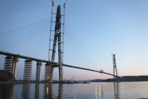 Мостовой переход на о. Русский через пролив Босфор Восточный
