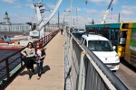 Вчера на Васильевский остров по Дворцовому мосту вновь пошли автомобили.