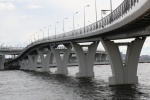 Мост с выходом на Крестовский остров в створе Яхтенной улицы (Яхтенный мост)